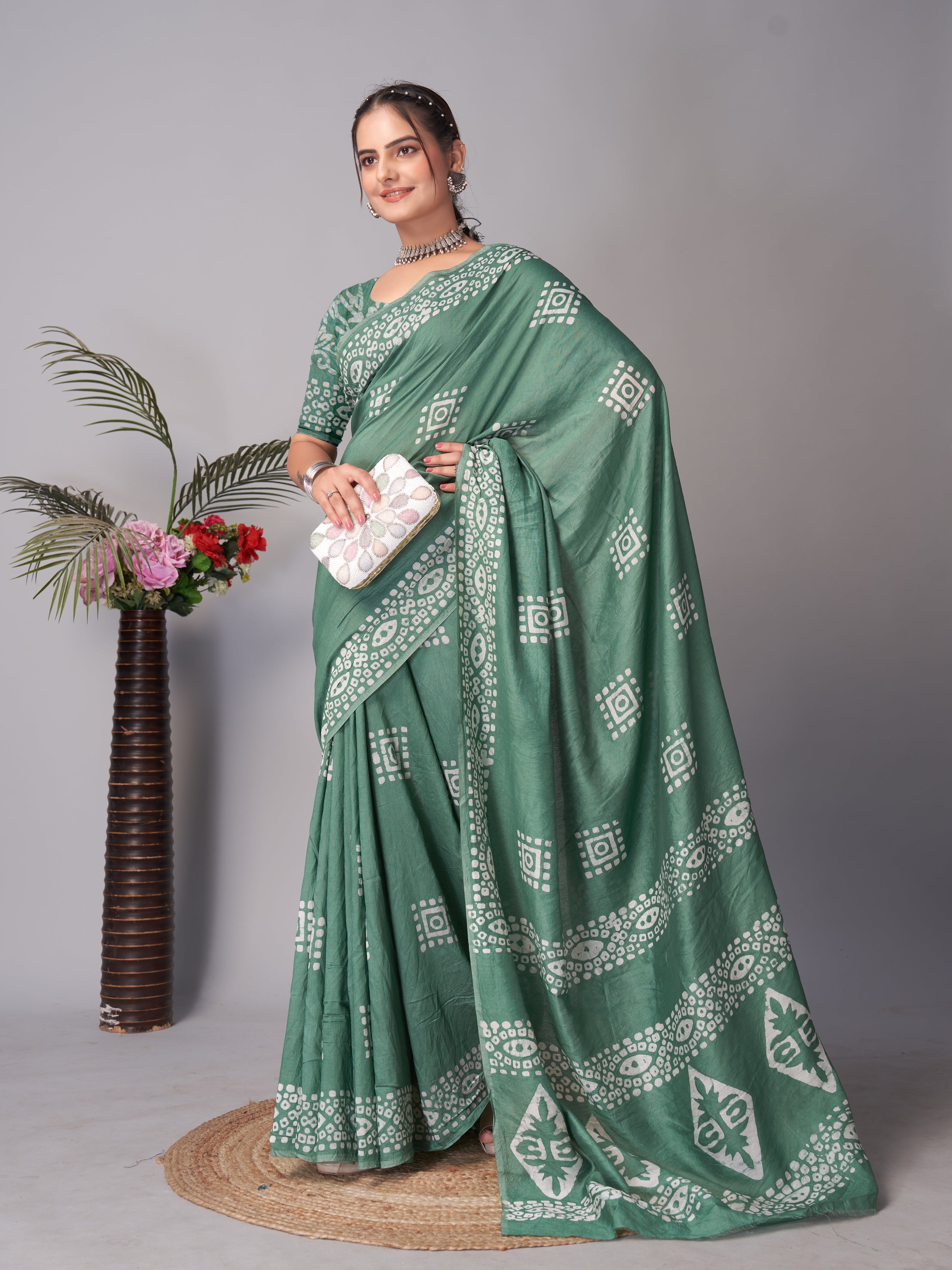 Womens Pure Mul Cotton Batik Print Green Saree