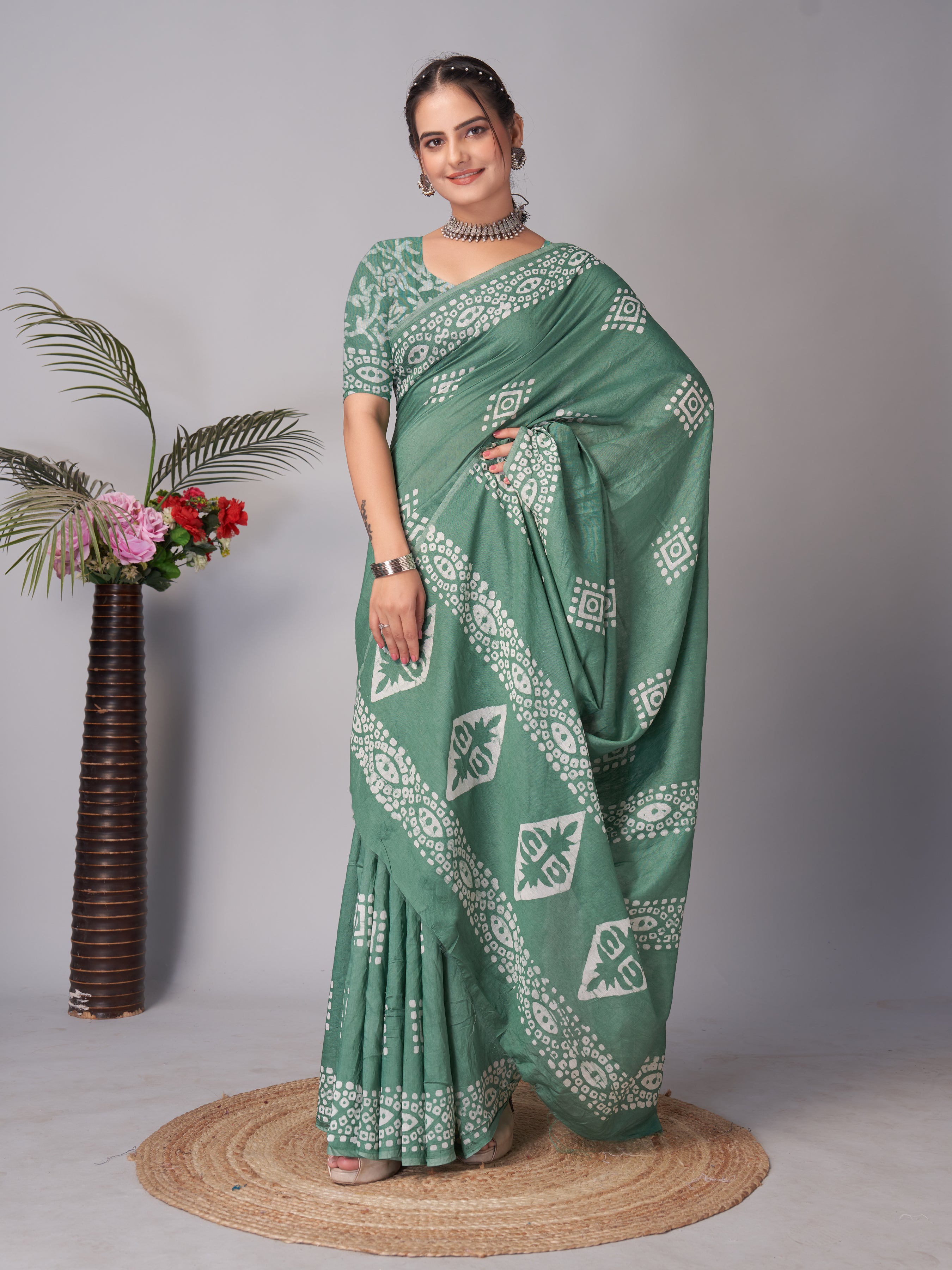 Womens Pure Mul Cotton Batik Print Green Saree