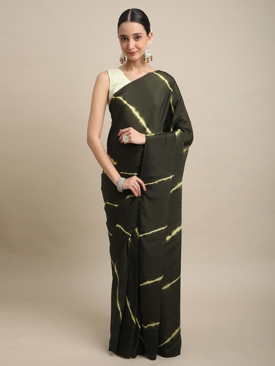Womens Mehendi Leheriya Printed Saree